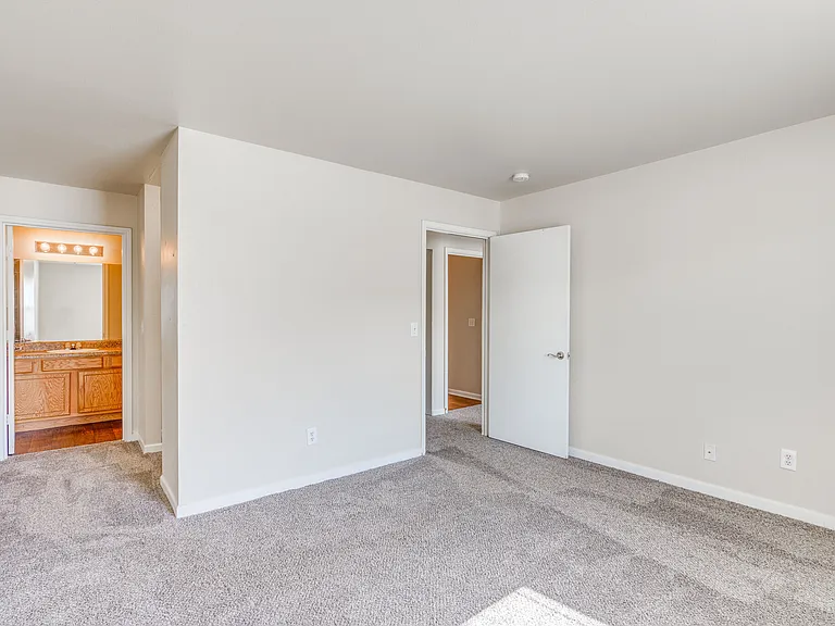 Cherokee Hills Apartments — Photo 11