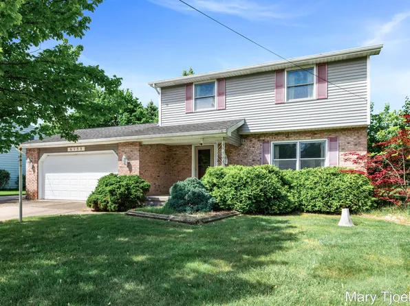 6155 Blythefield Ave NE, Rockford, MI 49341
