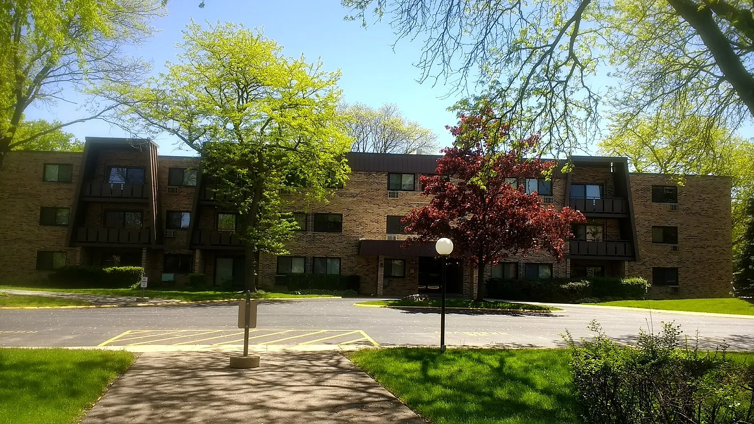 2604 N Windsor Dr Unit 210 photo 1