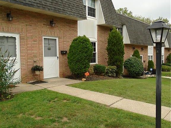 3rd image of 6928 S Parkway Dr