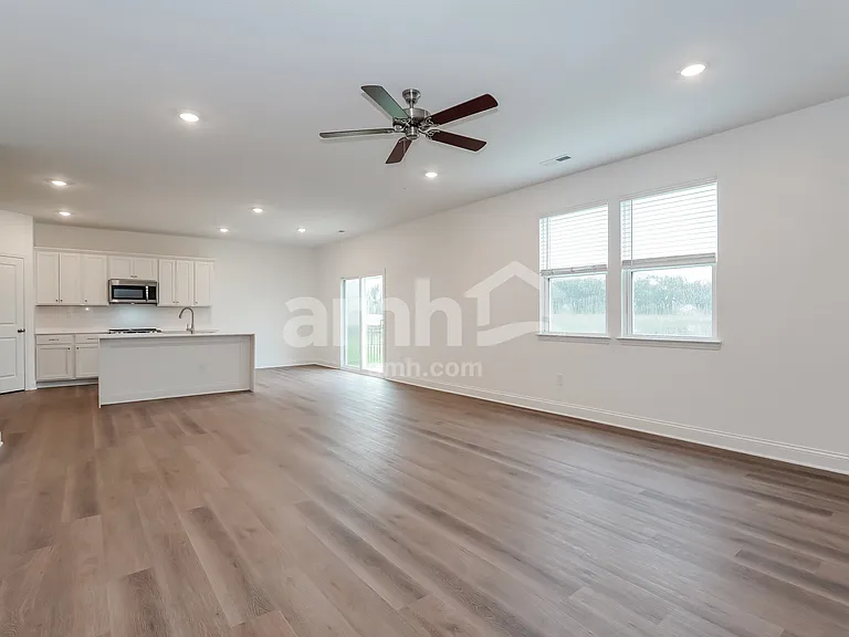 897 Heritage Blvd — Photo 7