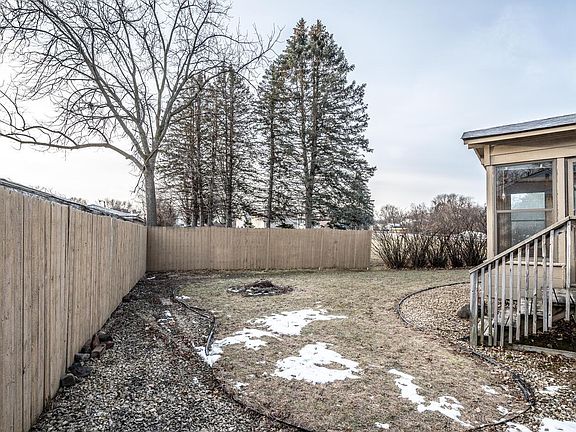 4th image of 624 Park Dr