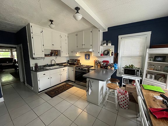 3rd image of 1932 W Touhy Ave #1