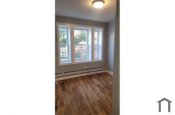 Building Photo - 161 Bergen Ave #4