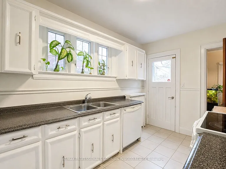 112 Clendenan Ave — Photo 9