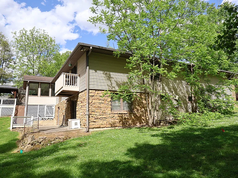 690 Terrace Lake Rd — Photo 9