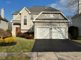 10 Redmond Ct, Bridgewater, NJ 08807
