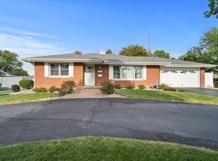 222 Fairway Dr, Bloomington, IL 61701