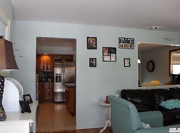 2nd image of 16 Gary St