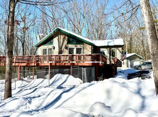 105 Westwood Ln, Hawley, PA 18428