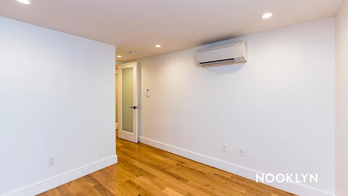 Rented by Nooklyn NYC LLC | media 25
