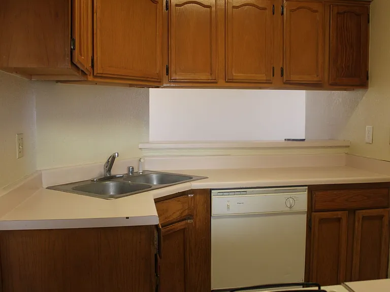 10936 Whitehall Dr — Photo 5