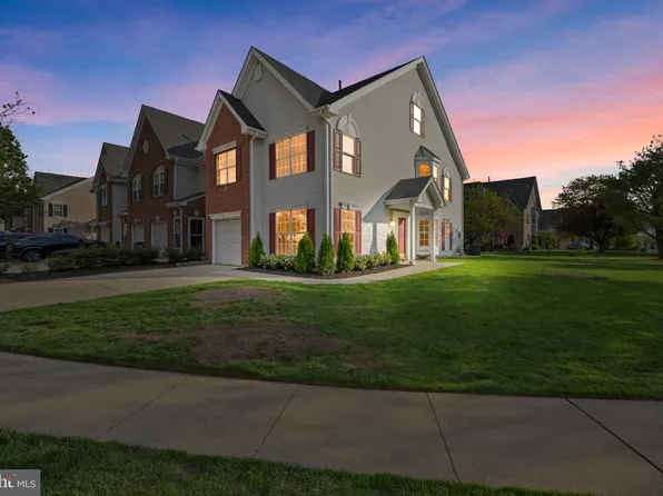 142 La Costa Dr, Blackwood, NJ 08012