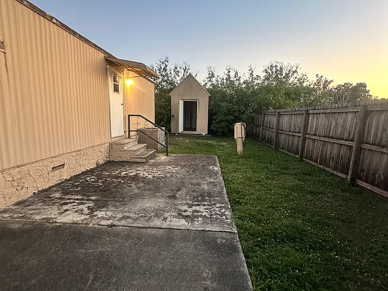 11886 Watergate Cir — Photo 16