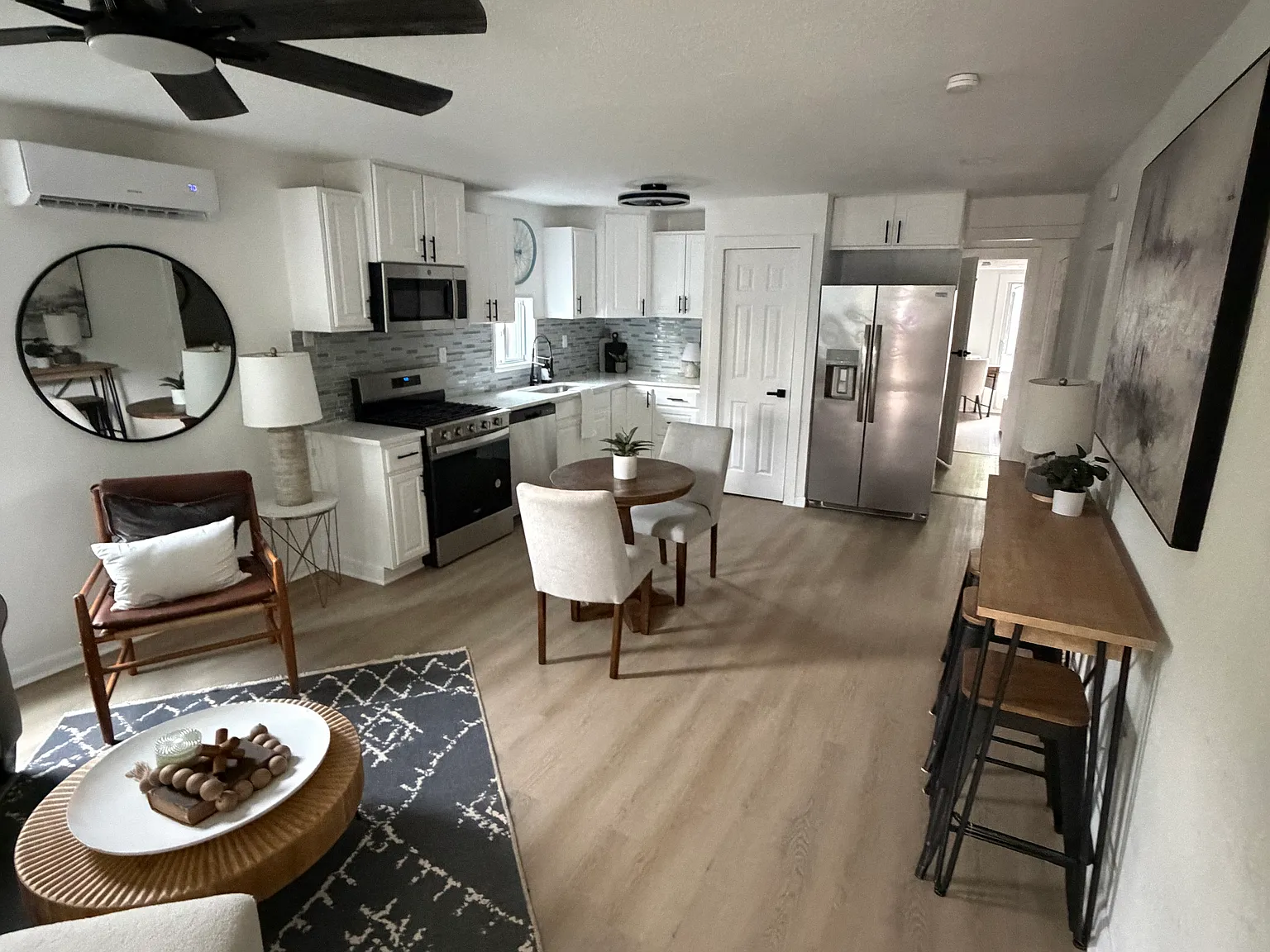 3 bed, 1056 sqft, $2,600 — Photo 3