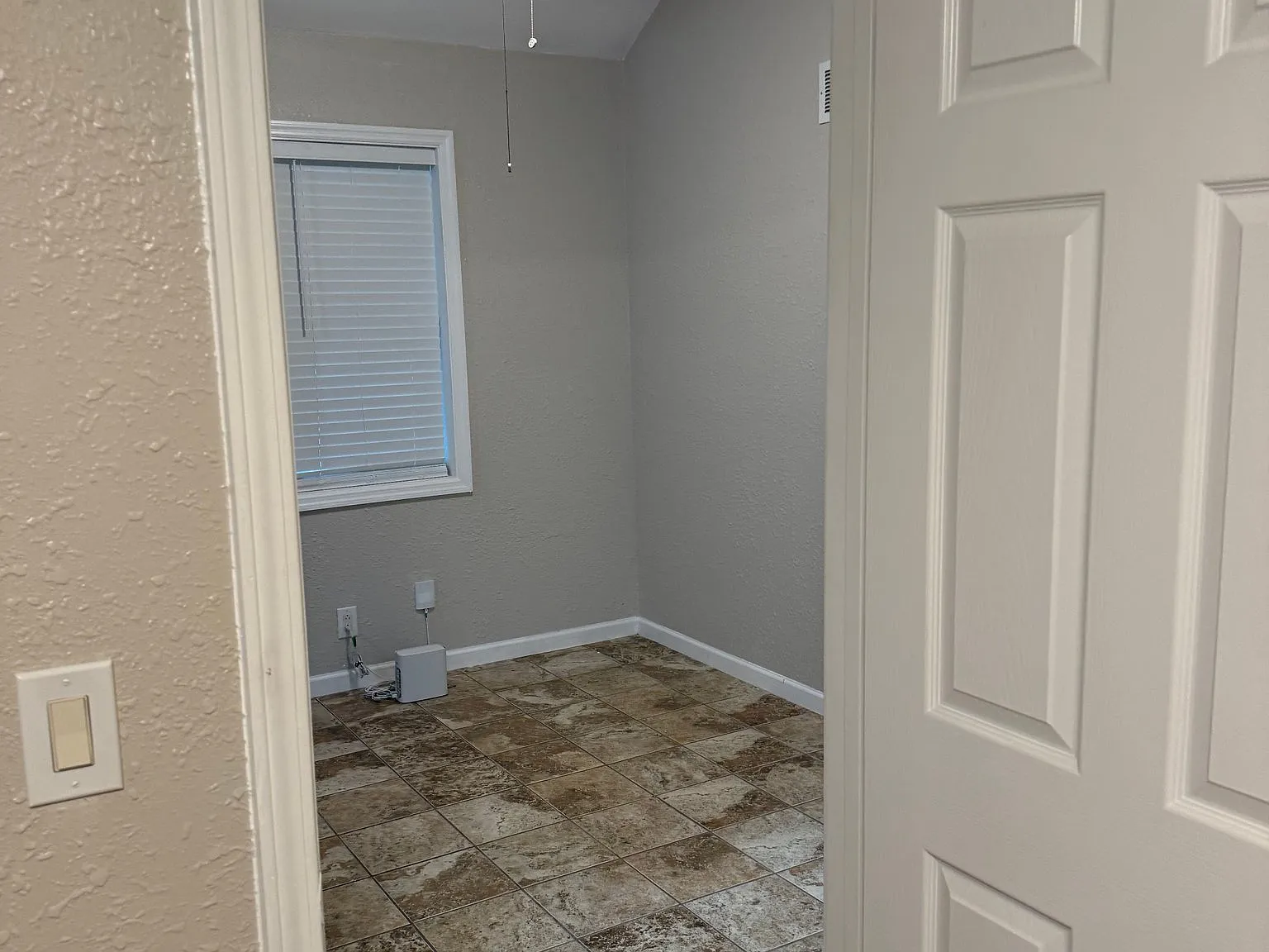 Newly renovated 2 bedroom 1 bath home — Photo 3