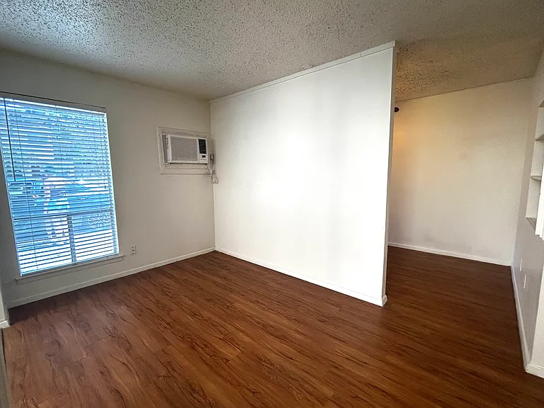 1011 W 23rd St #101 — Photo 5