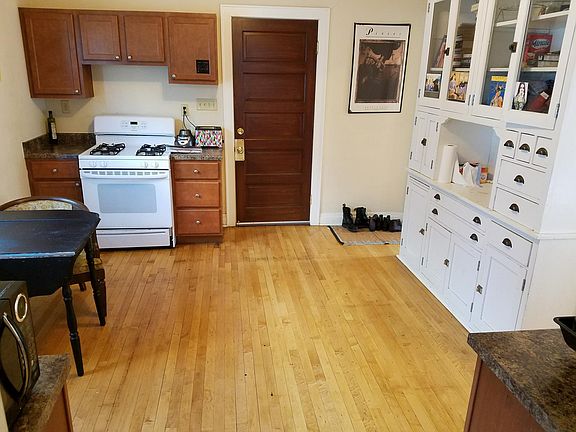 5th image of 1120 E Clarke St
