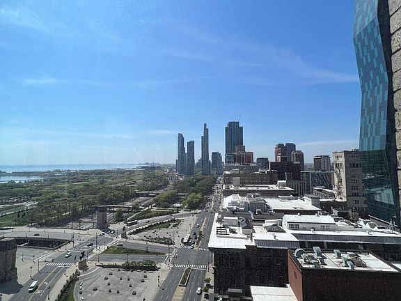 4th image of 330 S Michigan Ave APT 1705