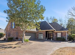 1911 Ridge Cir, Madison, MS 39110