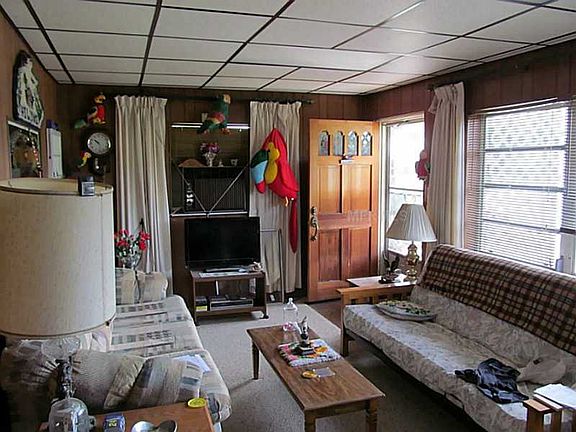 2nd image of 107 W Pierce Ave