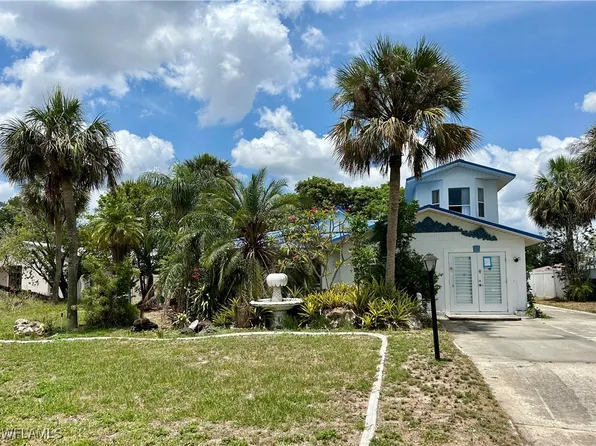 211 Oakmont Pkwy, Lehigh Acres, FL 33936
