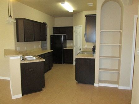 4th image of 1309 Loyal Ln #B