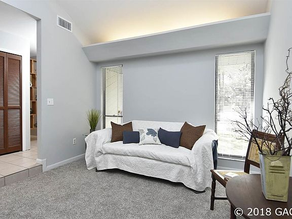 3rd image of 2920 NW 34th Pl
