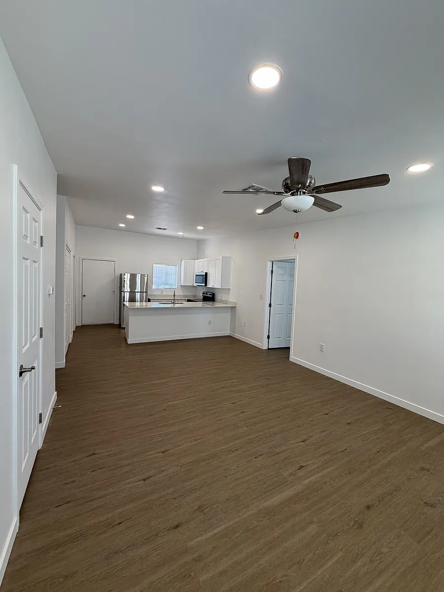 Building Photo - 1406 S Curtis Ave #1