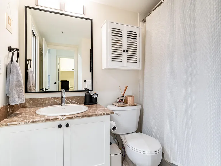 938 Smithe St #2117 — Photo 13