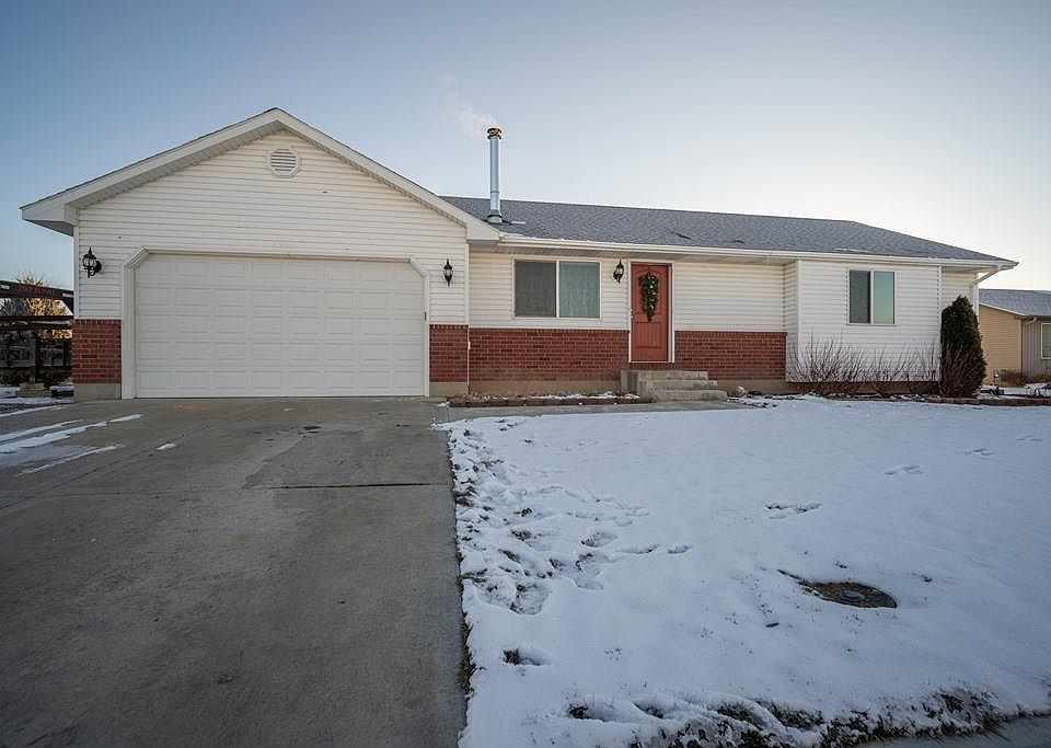 1st image of 2370 N Gladys Dr