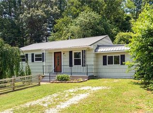 631 Crystal Dr, Hendersonville, NC 28791