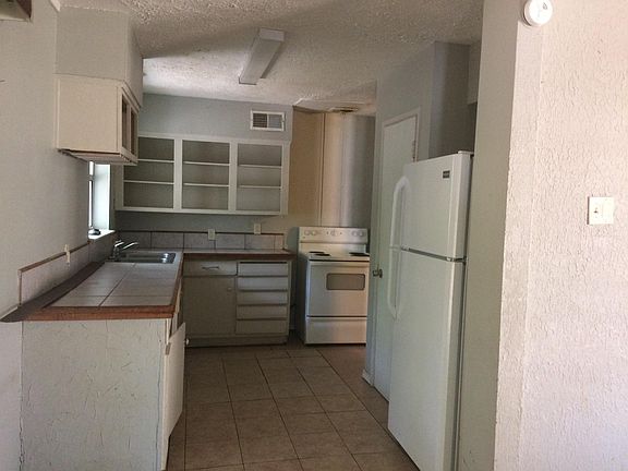 Kitchen, refrigerator, stove and dishwasher