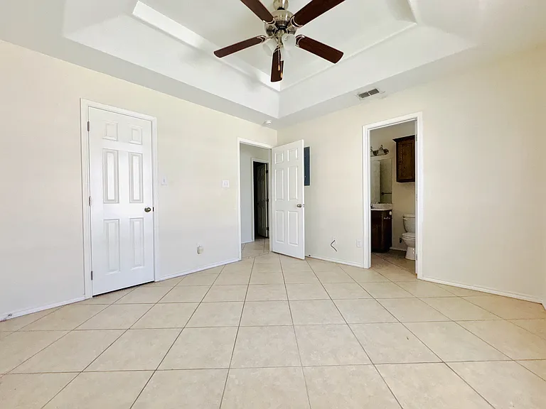 200 W Albatross Ave #A — Photo 8