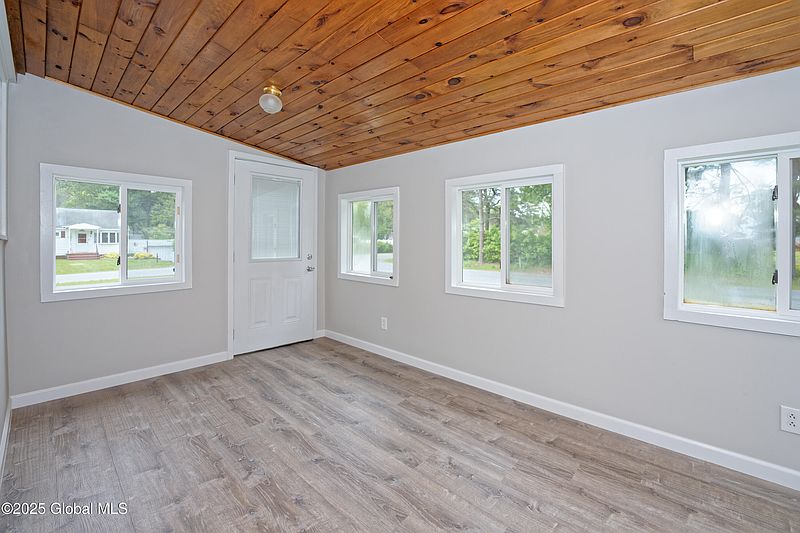 4th image of 1 Ryder Avenue