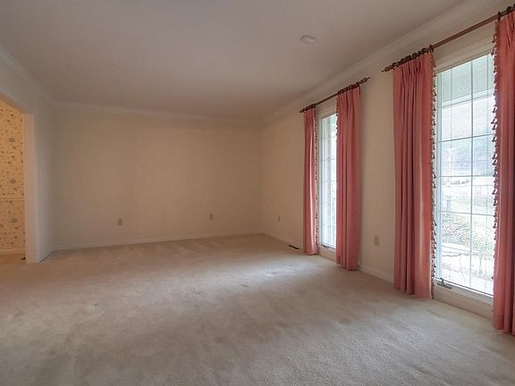 4th image of 434 Highland Park Dr