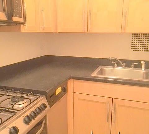 5th image of 200 E 15th St APT 5A