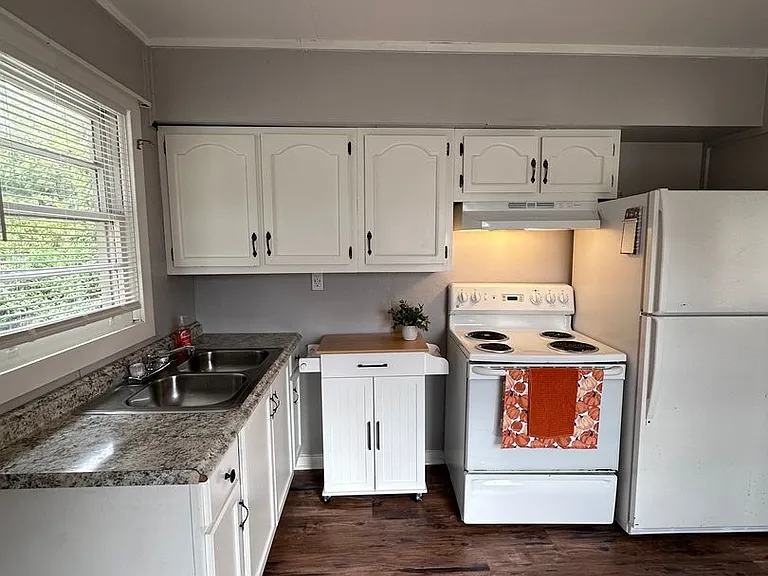 901 N Franklin St — Photo 5