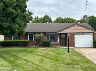 110 Harlan Dr, Walbridge, OH 43465