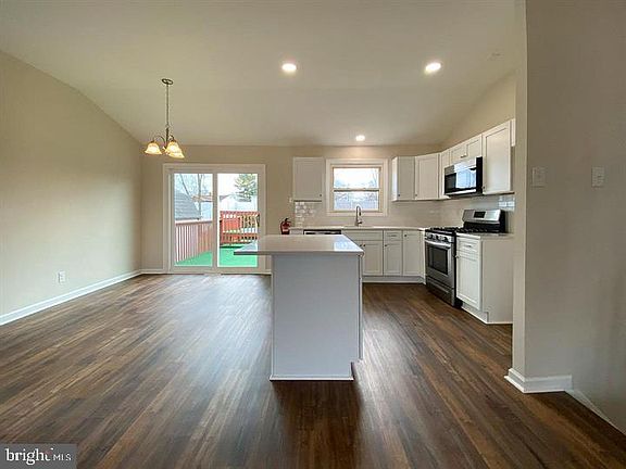 4th image of 214 Hendrickson Ave