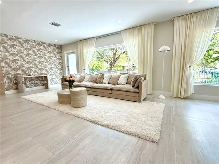 1345 SW 14th Ave #0 — Photo 11