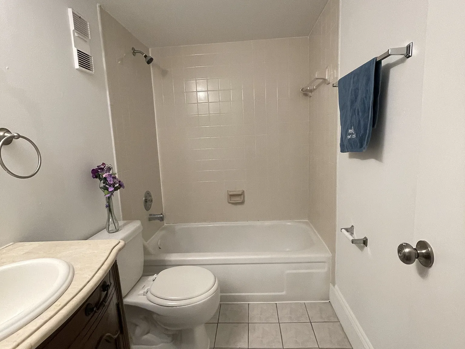 Lakeshore at University 8560 #504 (Daniel Card... - 559 — Photo 2