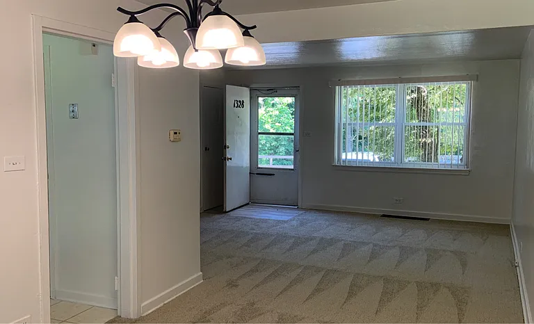 1328 Tamara Ct — Photo 2