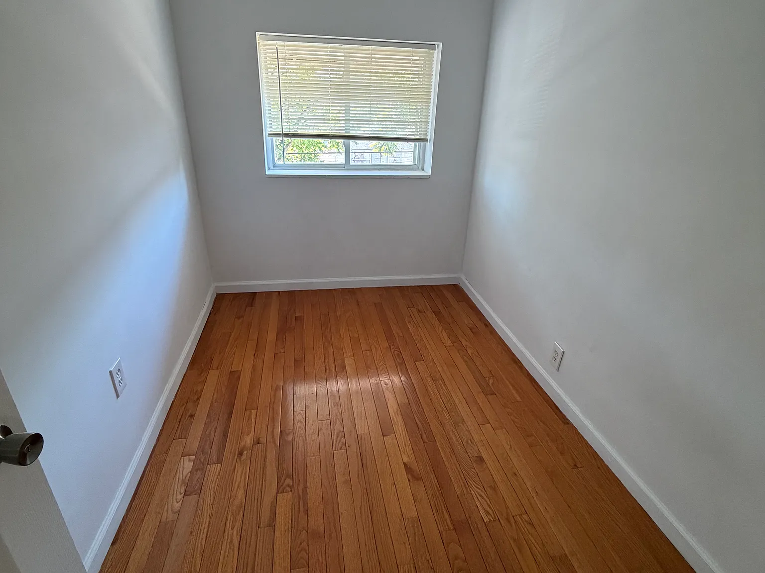 3 bed, 1200 sqft, $2,000 — Photo 2