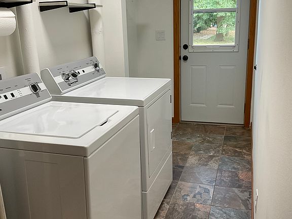 5th image of 30 Heritage Dr