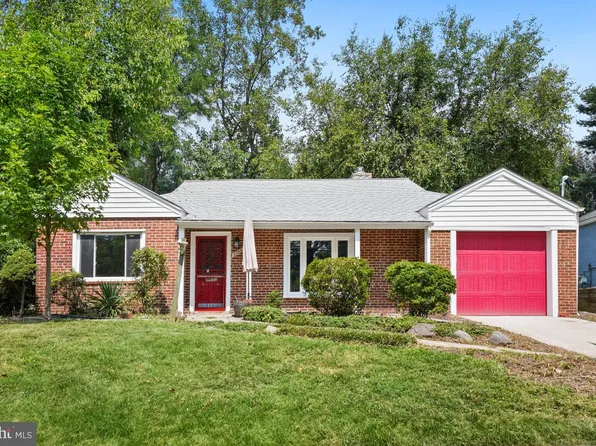 3305 W Coquelin Ter, Chevy Chase, MD 20815