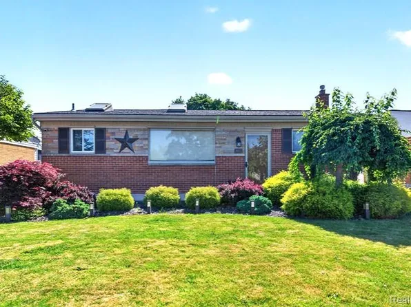 16627 McCann St, Southgate, MI 48195
