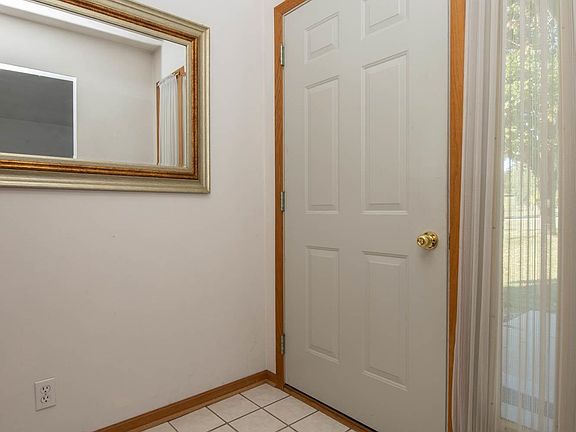 3rd image of 2264 Breckenboro Dr
