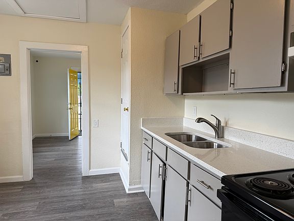 5th image of 3103 Neptune St