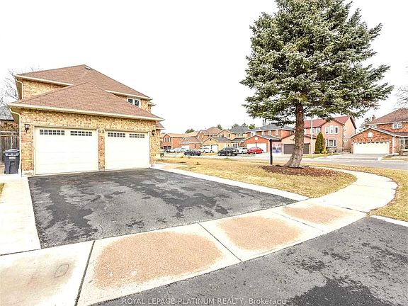 2nd image of 63 Lord Simcoe Dr